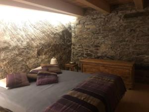 Postelja oz. postelje v sobi nastanitve Rustico Gin Avegno Torbecc, Vallemaggia, Tessin,