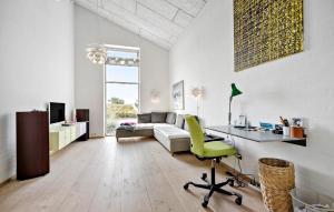 Posezení v ubytování 3 Bedroom Awesome Home In Grenaa