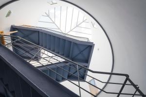 a spiral staircase in a building with a mirror at Alda Egues Rooms in Gorraiz