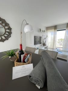 Televízia a/alebo spoločenská miestnosť v ubytovaní Fuertevillage