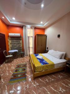 Postel nebo postele na pokoji v ubytování Golden Hotel Cairo