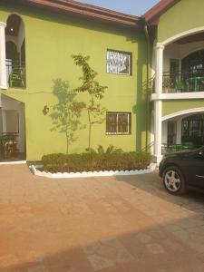 Φωτογραφία από το άλμπουμ του Pn meublés full option σε Γιαουντέ