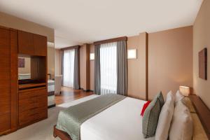 Łóżko lub łóżka w pokoju w obiekcie Nippon Hotel