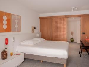 Postel nebo postele na pokoji v ubytování Hôtel Vertime