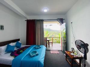 a hotel room with a bed and a balcony at Wood Heart in Ella