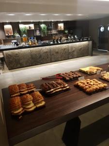 Comida no hotel ou em algum lugar perto