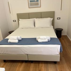 Postel nebo postele na pokoji v ubytování Sunrise Rooms