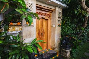 Total Calm, 5 Minutes from Ubud!外面的花园