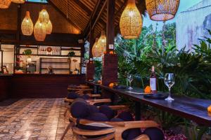 Total Calm, 5 Minutes from Ubud!餐厅或其他用餐的地方