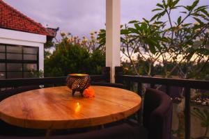 Total Calm, 5 Minutes from Ubud!的阳台或露台