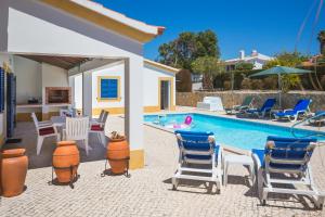 Bazén v ubytování Vila Fantastica nebo v jeho okolí