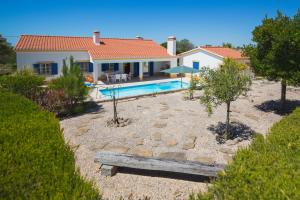 Bazén v ubytování Vila Fantastica nebo v jeho okolí