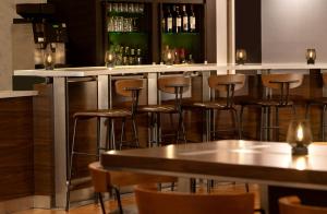 Lounge nebo bar v ubytování Courtyard by Marriott Providence Lincoln