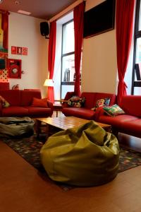 Część wypoczynkowa w obiekcie Ok Hostel Madrid