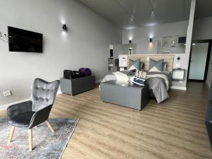 TV a/nebo společenská místnost v ubytování Die Uitzicht Guesthouse - Knysna