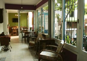 Restoran atau tempat lain untuk makan di Antonieta Hostel