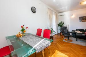 Posedenie v ubytovaní Ruzica