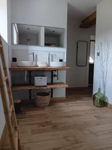Kuchyň nebo kuchyňský kout v ubytování La chambre des daines