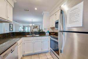 Kuchyň nebo kuchyňský kout v ubytování Mariners Cay 26