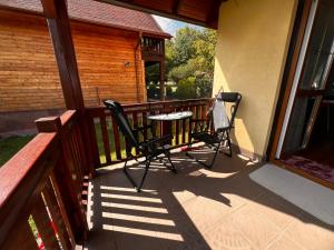 Balkon lub taras w obiekcie Malinowa Chatka Mostki