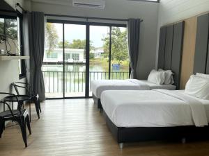 Postel nebo postele na pokoji v ubytování Pailin Place