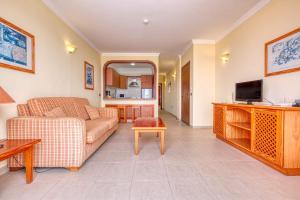TV a/nebo společenská místnost v ubytování Apartamentos Callaomar