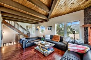 Gallery image of MV55 Lakeview townhome on the Ridge with Hot tub in Stateline
