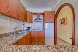 Kuchyň nebo kuchyňský kout v ubytování Apartamentos Callaomar