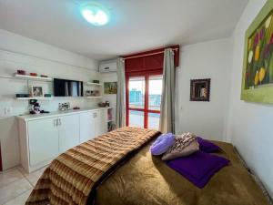 Η κουζίνα ή μικρή κουζίνα στο Apartamento de Verão em Capão da Canoa +4 φωτογραφίες