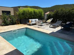a swimming pool with chairs and a table and a couch at Villa Casa Sole e Mare in Conca