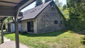 Budova, v ktorej sa dovolenkový dom nachádza