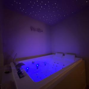 Fotografie z fotogalerie ubytování Moon Room, Nuit insolite - Ollioules Toulon Var v destinaci Ollioules