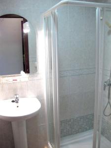 a bathroom with a sink and a shower at Hotel Restaurante Campomar in Cartagena