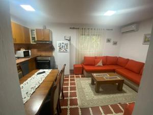 Η κουζίνα ή μικρή κουζίνα στο Traditional Tirana house