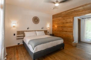 Postel nebo postele na pokoji v ubytování S Boutique Hotel