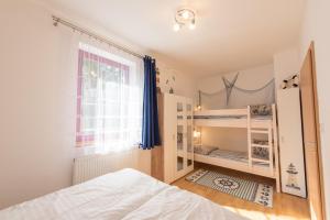 Postel nebo postele na pokoji v ubytování Apartmán Jonáš u pláže