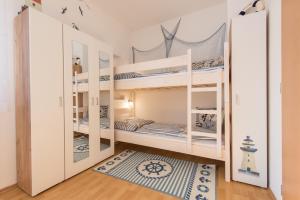 Postel nebo postele na pokoji v ubytování Apartmán Jonáš u pláže