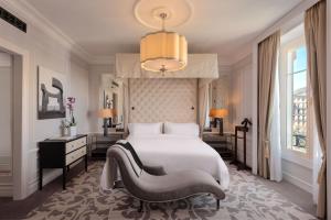 Кровать или кровати в номере Hotel Maria Cristina, a Luxury Collection Hotel, San Sebastian
