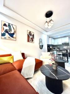 a living room with a couch and a table at Loft de Luxe au Cœur de Rabat in Rabat