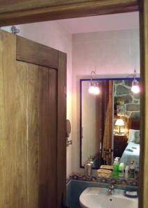 a bathroom with a sink and a mirror at Casal de Folgueiras Rias Baixas in Meis