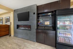 Kuchyň nebo kuchyňský kout v ubytování Best Western Greentree Inn & Suites