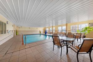 Bazén v ubytování Best Western Greentree Inn & Suites nebo v jeho okolí