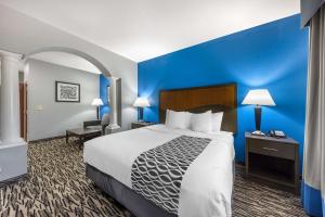 Katil atau katil-katil dalam bilik di Best Western Atoka Inn & Suites +17 gambar
