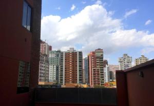 a view of a city skyline with tall buildings at Departamento céntrico con terrazas y estacionamiento in San Jorge
