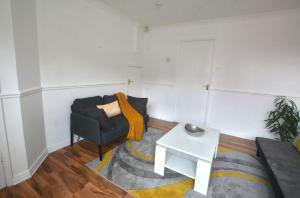 Khu vực ghế ngồi tại Victoria Dock 3 Bedroom House sleeps 5-Free Parking-Contractor Long Stay