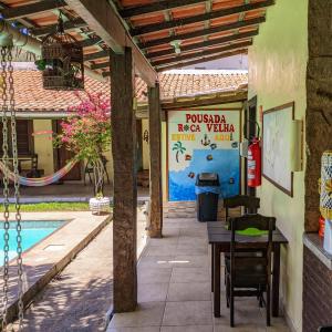 A piscina localizada em Pousada Roça Velha ou nos arredores