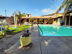 A piscina localizada em Pousada Roça Velha ou nos arredores