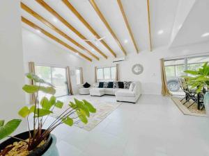 Area soggiorno di TnT Home