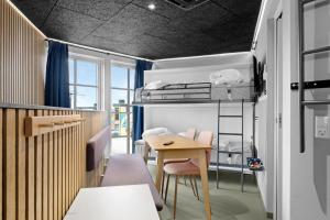 Cuina o zona de cuina de Holiday Apartment In Fun Art Experiences For The Whole Family 