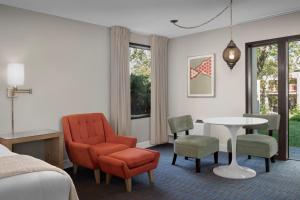 Posezení v ubytování Ashland Hills Hotel & Suites